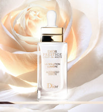 Load image into Gallery viewer, Dior Prestige Light-in-White La Solution Lumière Activated Serum
